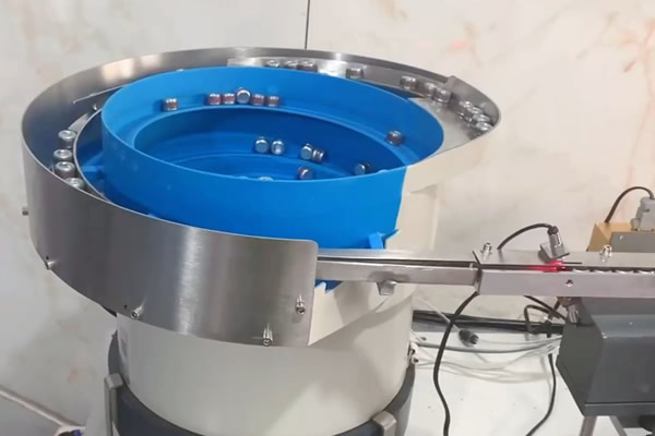 What are the advantages of vibrating discs compared to traditional conveying methods?